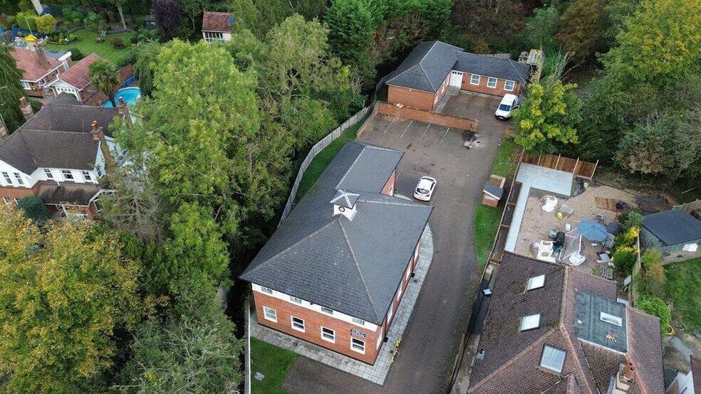 87 Paines Lane, Pinner à louer - Photo de l’immeuble – Image 2 sur 7