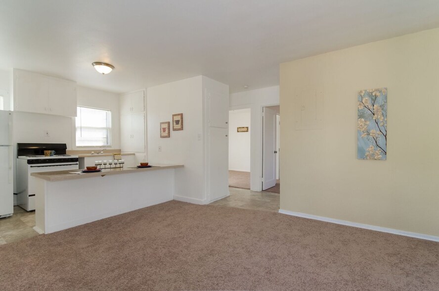 1109 N Scott Ave, Belton, MO à vendre - Photo de l’immeuble – Image 2 sur 37
