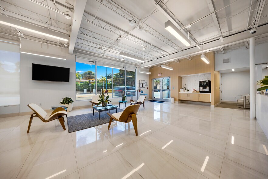 4713-4725 SW 8th St, Miami, FL à louer - Photo de l’immeuble – Image 3 sur 57
