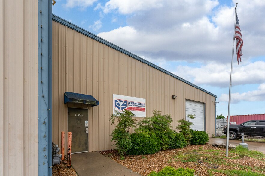 2180 N Bristol Ln, Nixa, MO à louer - Photo de l’immeuble – Image 2 sur 14