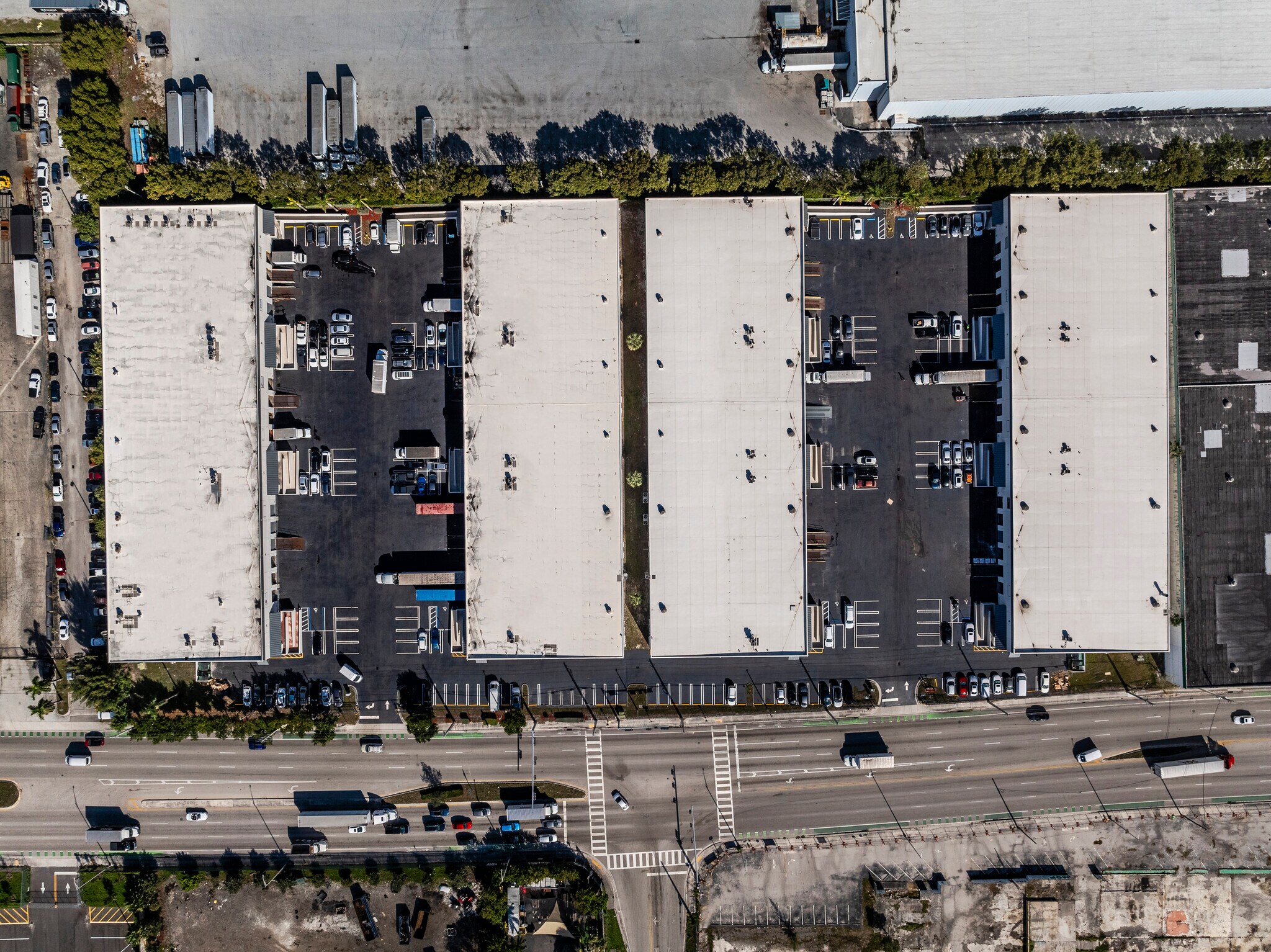 8315-8345 NW 74th St, Medley, FL à louer Photo principale– Image 1 sur 5