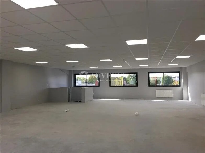 Local d’activités dans BOIS-D'ARCY à louer - Photo intérieure – Image 3 sur 3