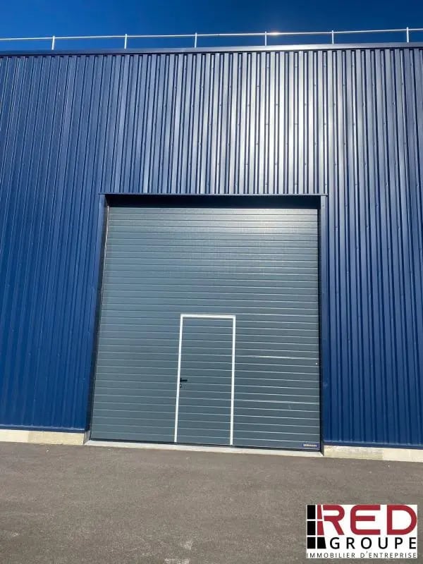 Industriel/Logistique dans Lambesc à louer Photo de l’immeuble– Image 1 sur 6