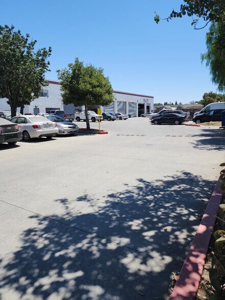 170 Umbarger Rd, San Jose, CA à louer - Photo de l’immeuble – Image 1 sur 6