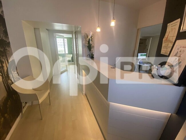 Plus de détails pour Bureau à vendre
