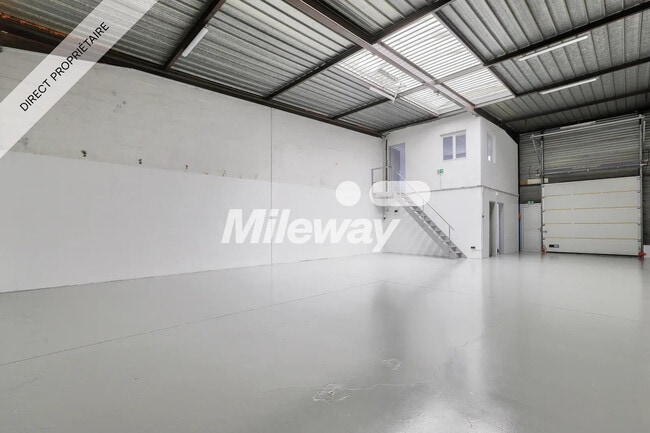 Plus de détails pour 19 Rue Du Compas, SAINT-OUEN-L'AUMONE - Local d'activités à louer