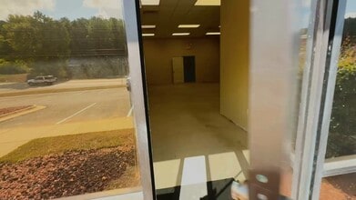 4720 University Blvd E, Tuscaloosa, AL à louer - Vidéo sur l’annonce professionnelle 