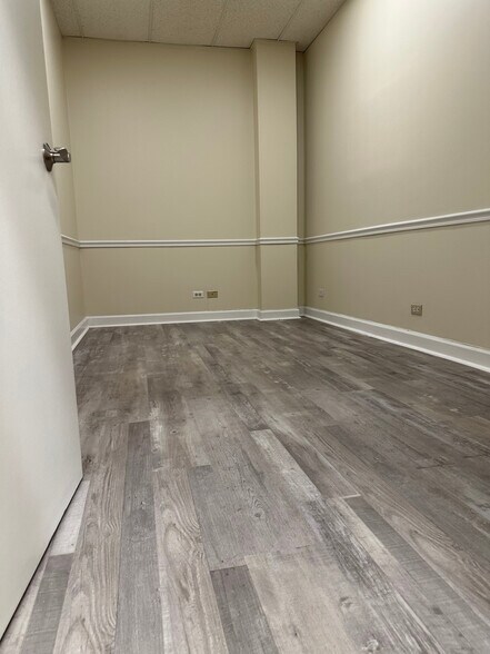 3033 Ogden Ave, Lisle, IL à louer - Photo intérieure – Image 3 sur 14