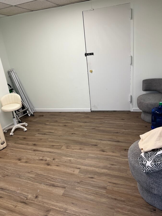 92-29 Queens Blvd, Rego Park, NY 11374 - Lot CU-11 -  - Photo intérieure - Image 1 of 6