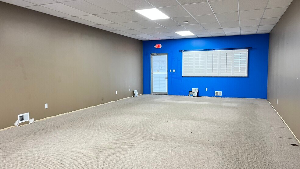 27051 Southfield Rd, Lathrup Village, MI à vendre - Photo intérieure – Image 3 sur 9