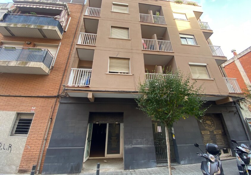 Immeuble residentiel dans L'Hospitalet de Llobregat, Barcelona à vendre - Photo principale – Image 1 sur 3