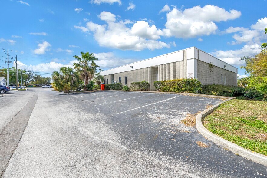 9911 Seminole Blvd, Seminole, FL à louer - Photo de l’immeuble – Image 3 sur 12