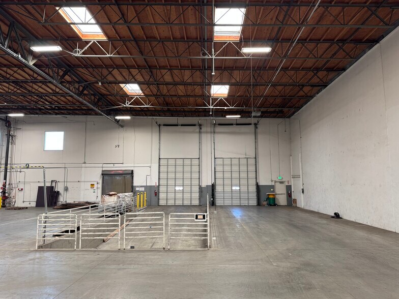 21010 S Figueroa St, Carson, CA à louer - Photo de l’immeuble – Image 2 sur 18