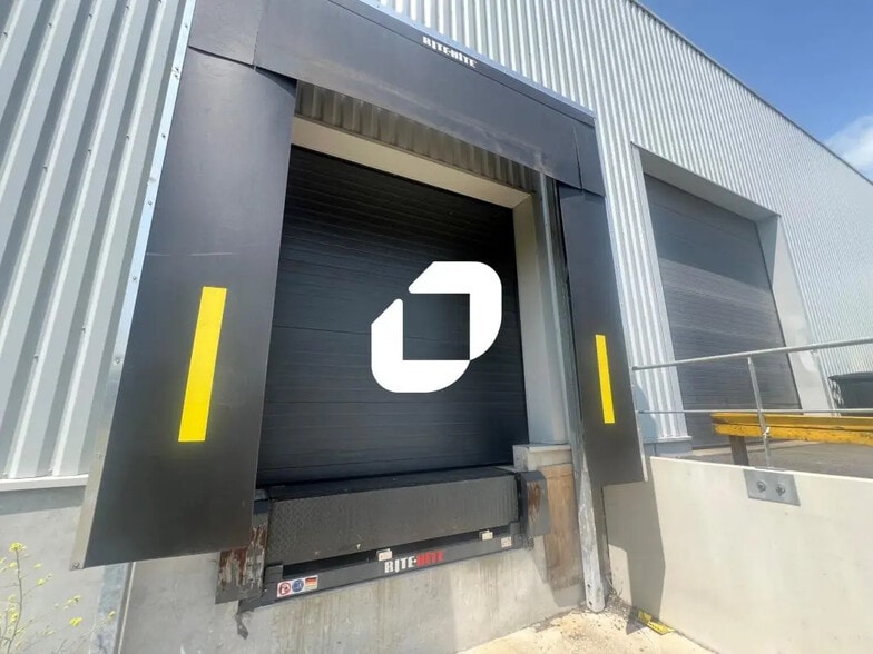 Local d’activités dans Sars-et-Rosières à louer - Photo de l’immeuble – Image 1 sur 18