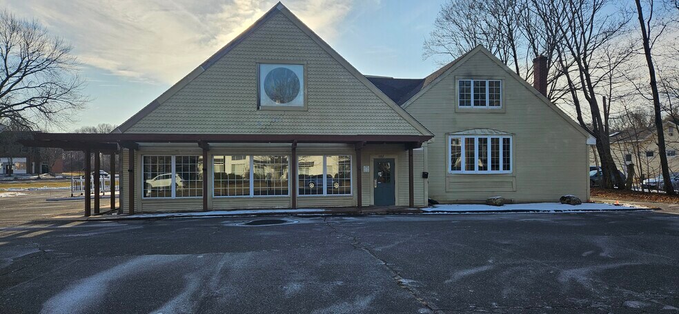 1067 Farmington Ave, Farmington, CT à louer - Photo de l’immeuble – Image 2 sur 4