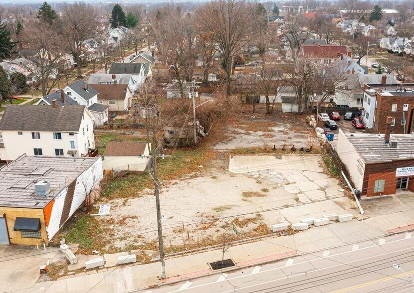 13931 Lorain Ave, Cleveland, OH à vendre - Aérien – Image 1 sur 12