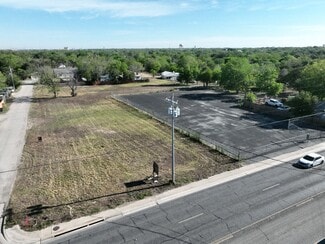 Plus de détails pour 786 W Court St, Seguin, TX - Terrain à vendre
