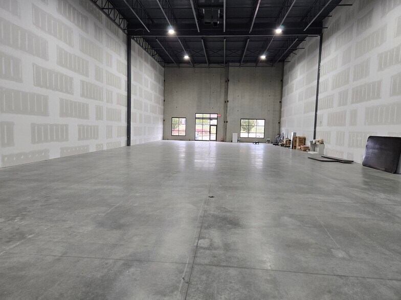 2884-2900 NE Independence Ave, Lee's Summit, MO à louer - Photo de l’immeuble – Image 2 sur 8