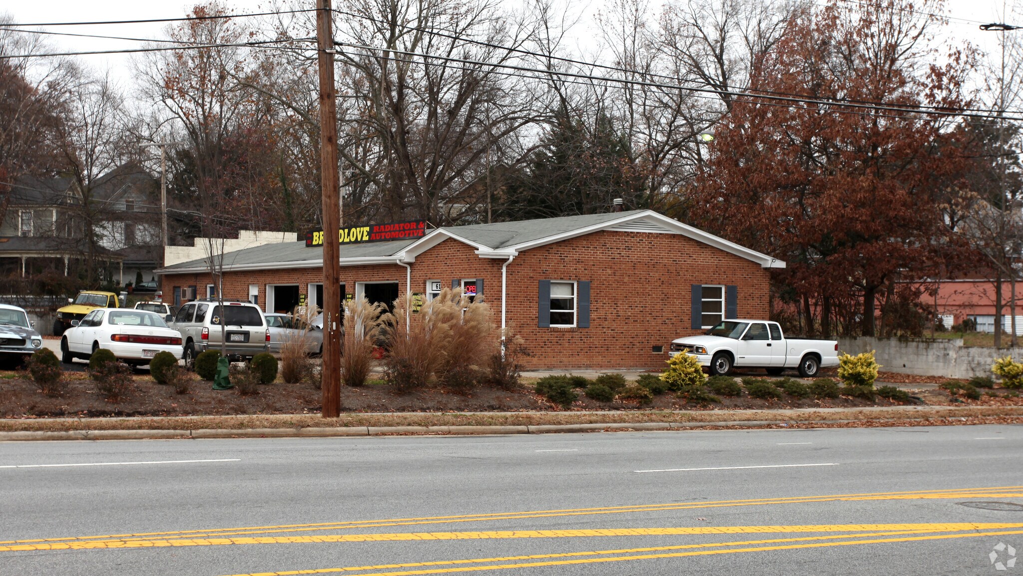 501 Summit Ave, Greensboro, NC à louer Photo de l’immeuble– Image 1 sur 3