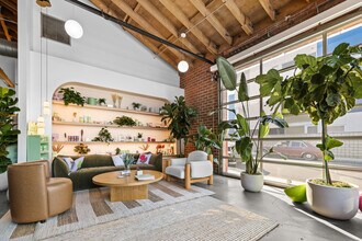 523 Victoria Ave, Venice, CA à louer Photo intérieure– Image 2 sur 47