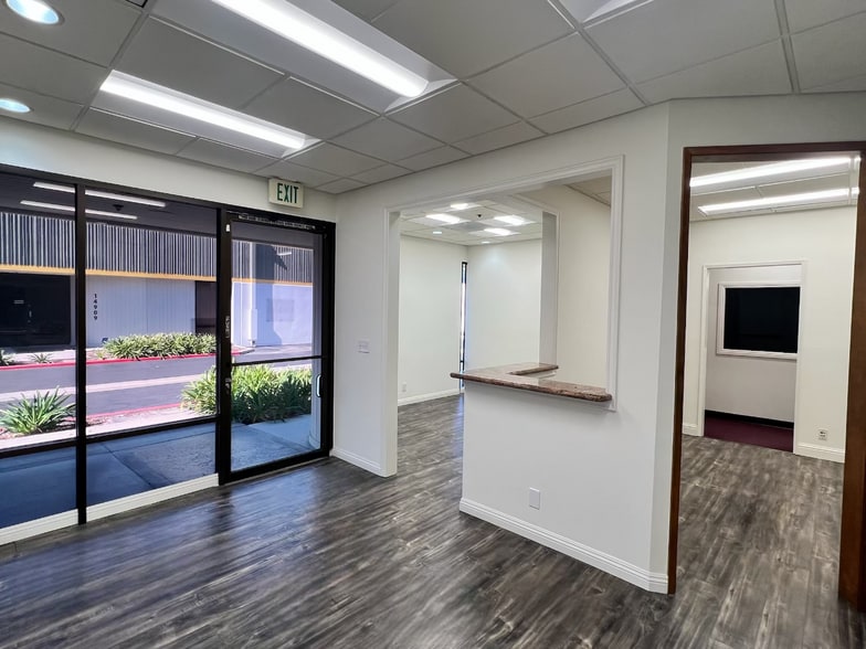 14908-14918 Gwenchris Ct, Paramount, CA à louer - Photo de l’immeuble – Image 3 sur 4