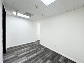 8280 Florence Ave, Downey, CA à louer Photo intérieure– Image 2 sur 9