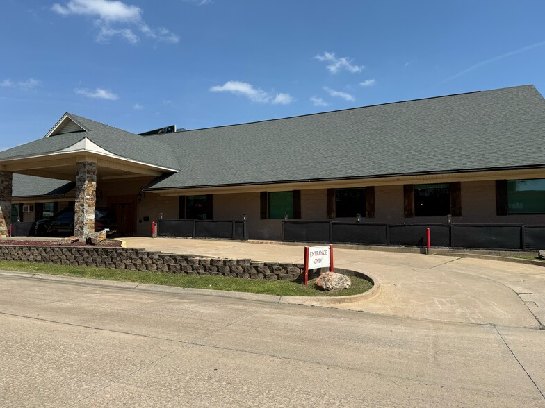 7308 Rogers Ave, Fort Smith, AR à louer - Photo principale – Image 1 sur 1