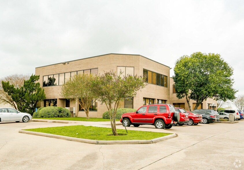 6701 Pinemont Dr, Houston, TX à louer - Photo de l’immeuble – Image 2 sur 30
