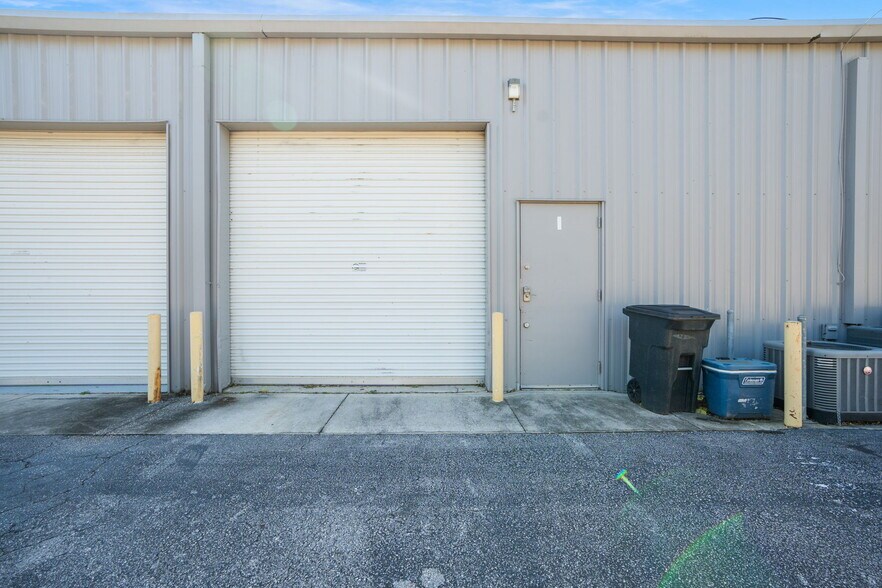 4545 Mariotti Ct, Sarasota, FL à louer - Photo de l’immeuble – Image 2 sur 12