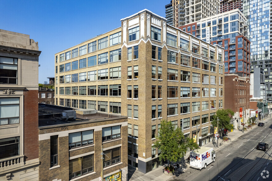 366 Adelaide St W, Toronto, ON à louer - Photo de l’immeuble – Image 2 sur 2