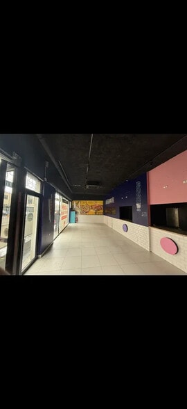 Local commercial dans Saint-Ouen-sur-Seine à louer - Photo de l’immeuble – Image 1 sur 8