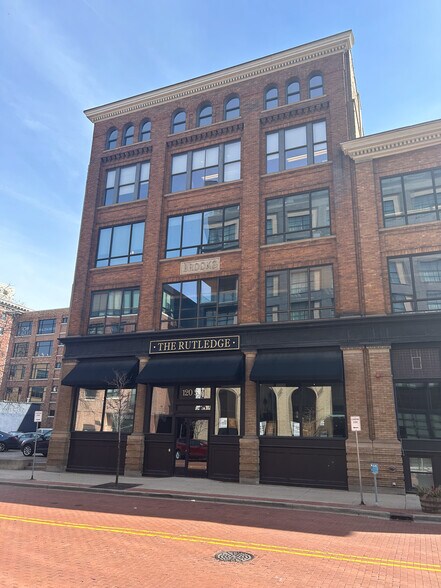 120 Ionia Ave SW, Grand Rapids, MI à louer - Photo de l’immeuble – Image 2 sur 23