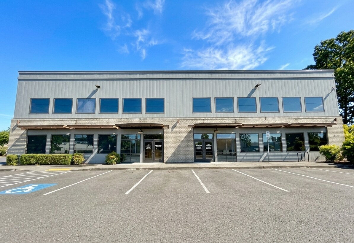 15810 SE 135th Ave, Clackamas, OR à louer Photo de l’immeuble– Image 1 sur 4