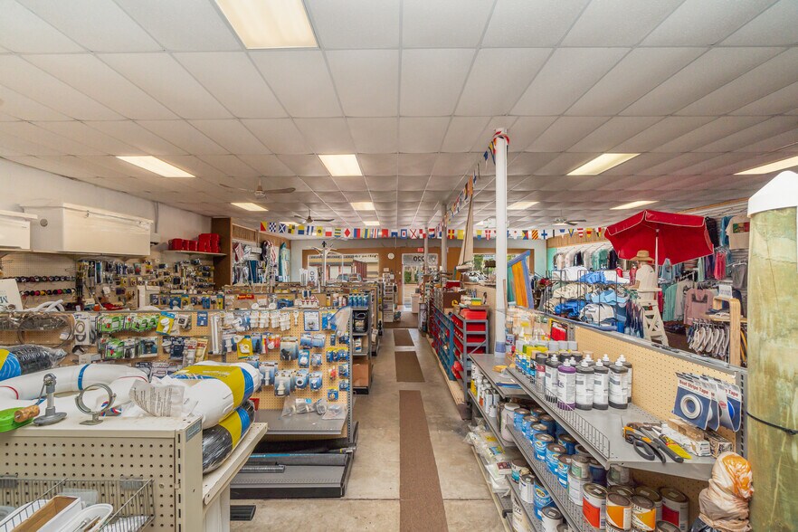 1220 Lafayette St, Cape Coral, FL à vendre - Photo de l’immeuble – Image 3 sur 14