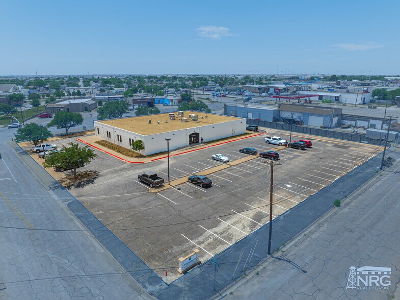 2402 W Wall St, Midland, TX à louer - Photo de l’immeuble – Image 3 sur 8