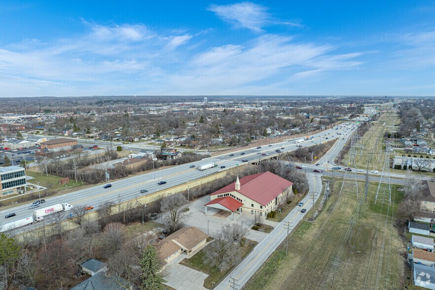3131 S 100th St, Milwaukee, WI à louer - Photo de l’immeuble – Image 1 sur 5