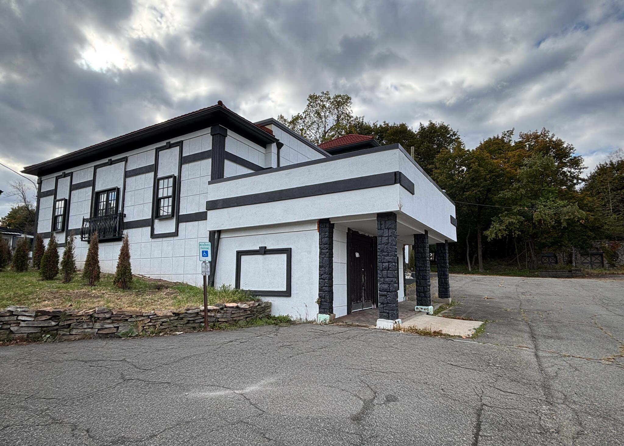 30 Pompton Ave, Cedar Grove, NJ à vendre Photo de l’immeuble– Image 1 sur 5