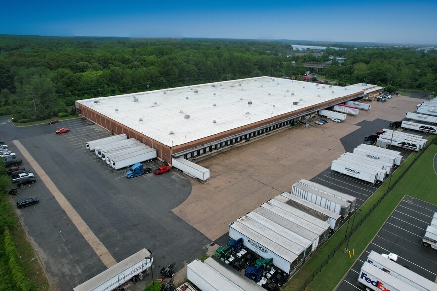 500 Cedar Ln, Florence, NJ à louer - Photo de l’immeuble – Image 2 sur 3