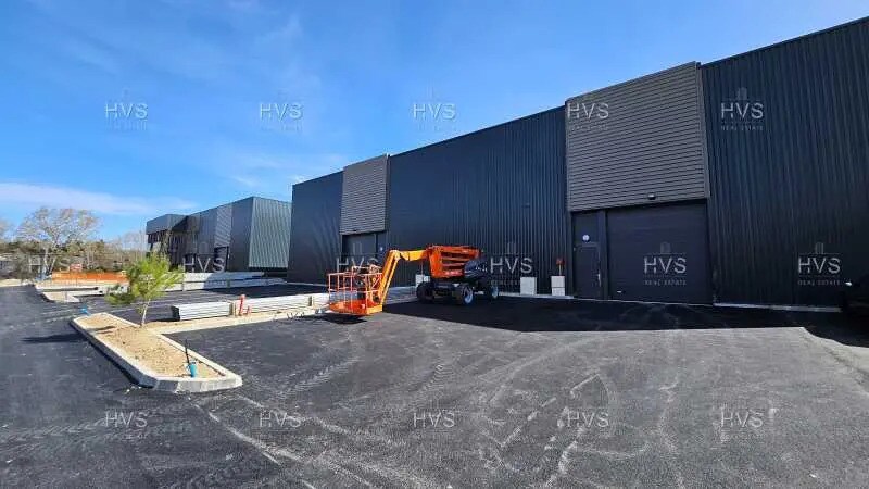 Local d’activités dans Venelles à louer - Photo de l’immeuble – Image 3 sur 7