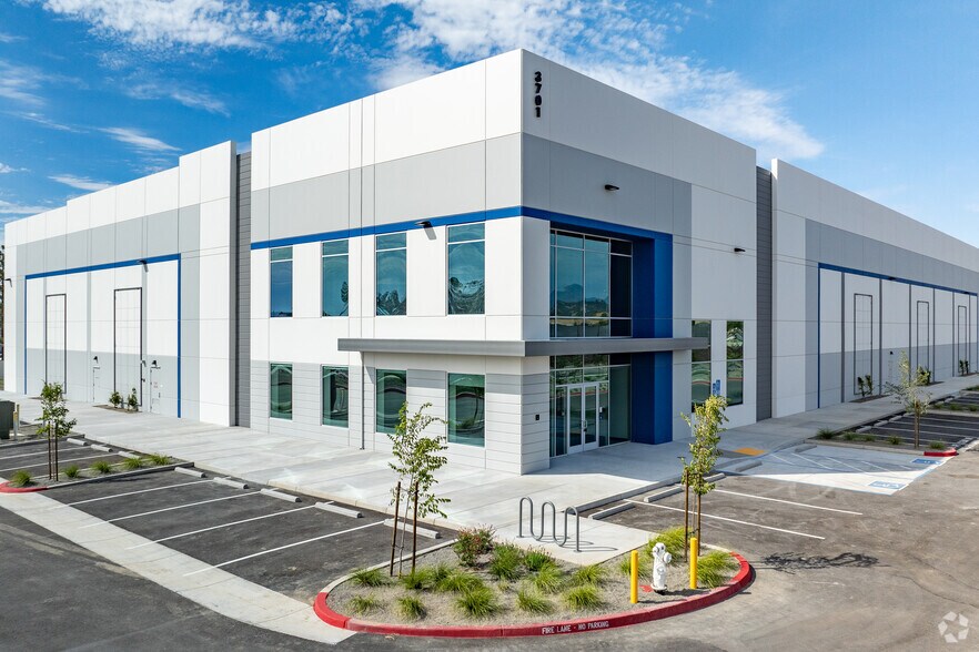 Brickway Boulevard & Copperhill Parkway, Santa Rosa, CA à louer - Photo principale – Image 1 sur 3