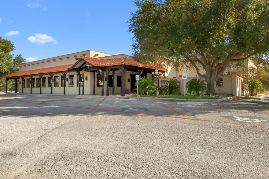 983 N Highway 123 Byp, Seguin, TX à vendre - Photo de l’immeuble – Image 2 sur 72