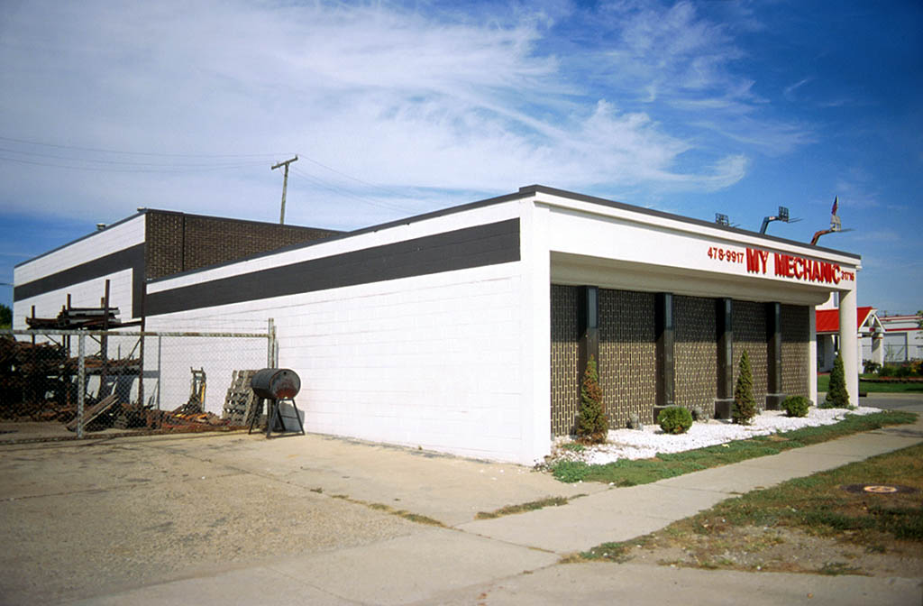 31716 Eight Mile Rd, Farmington Hills, MI à louer Photo principale– Image 1 sur 3