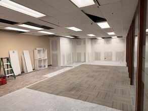 5811 Cooney Rd, Richmond, BC à louer Photo intérieure– Image 2 sur 3