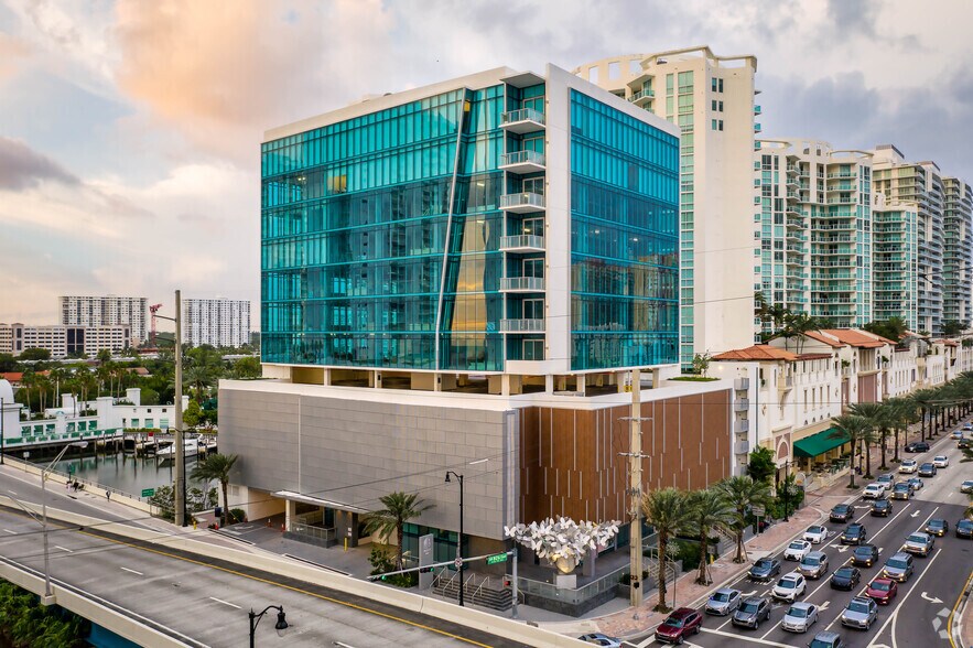16690 Collins Ave, Sunny Isles Beach, FL à louer - Photo principale – Image 1 sur 24