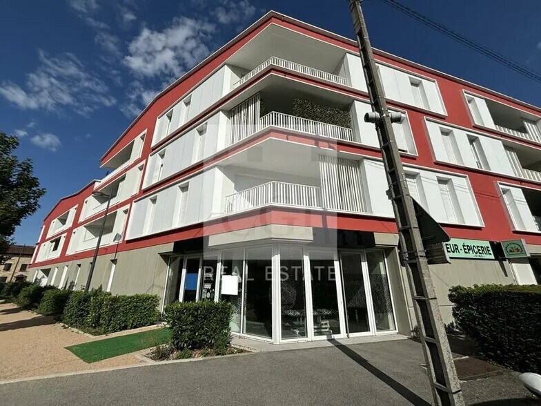 Local commercial dans La Verpillière à louer - Photo de l’immeuble – Image 1 sur 11