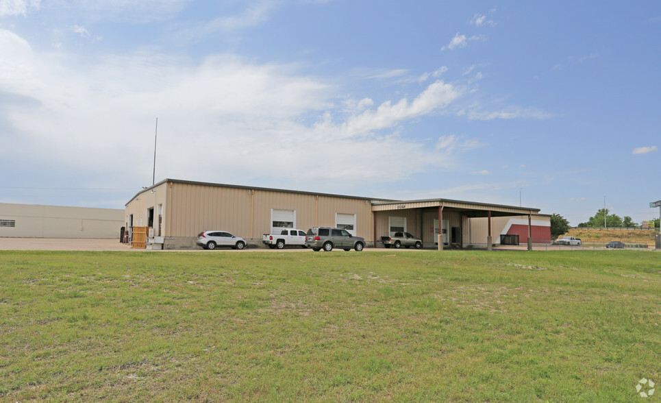 5704 Airport Fwy, Haltom City, TX à louer - Photo de l’immeuble – Image 3 sur 12