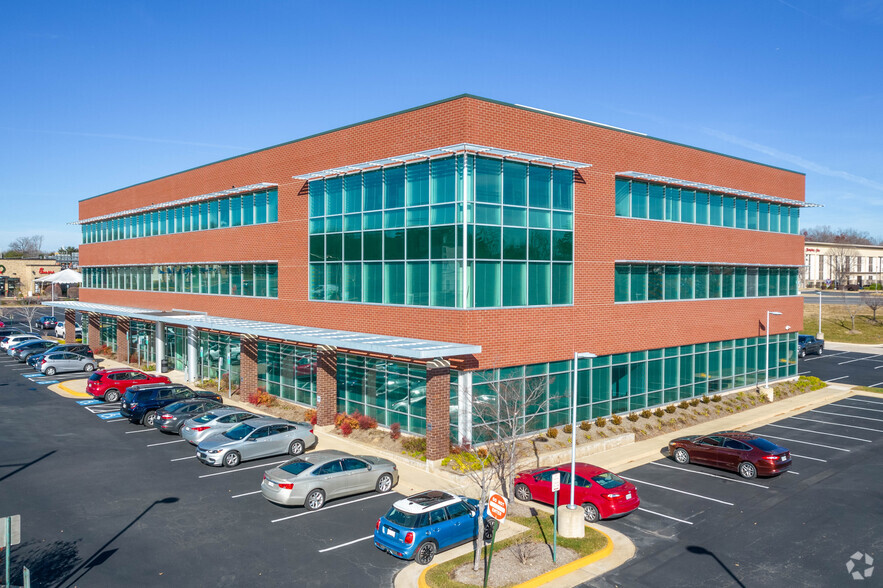 3850 Fettler Park Dr, Dumfries, VA à louer - Photo de l’immeuble – Image 2 sur 13