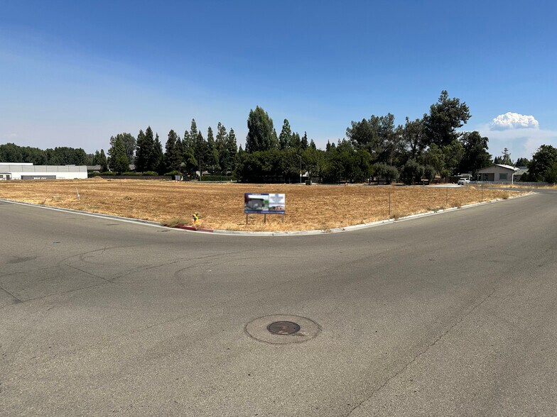 543 Pollasky Ave, Clovis, CA à vendre - Photo de la construction – Image 2 sur 2