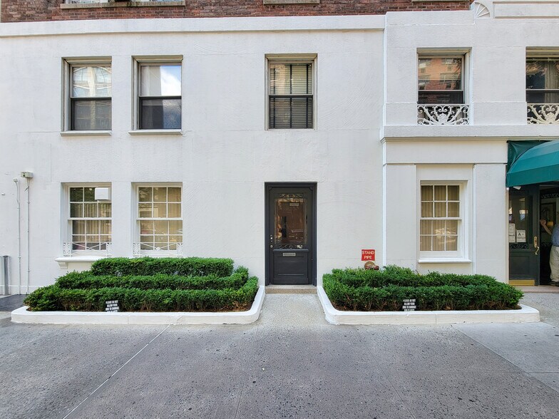340 E 72nd St, New York, NY à vendre - Photo de l’immeuble – Image 2 sur 8