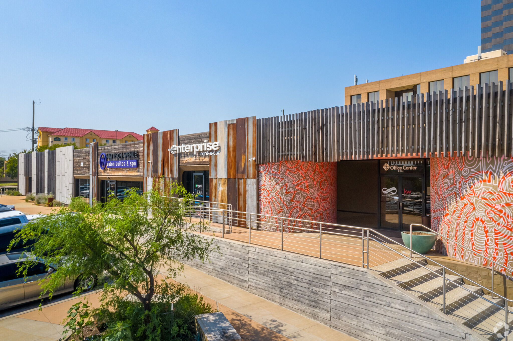 8021-8081 Walnut Hill Ln, Dallas, TX à louer Photo de l’immeuble– Image 1 sur 6